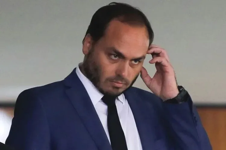 Carlos Bolsonaro vai parar em hospital após anúncio de prisão domiciliar do pai