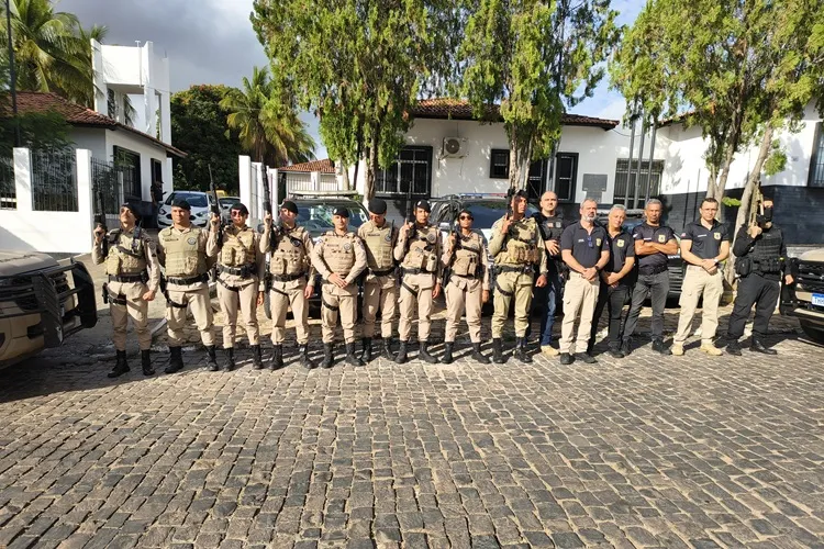 Brumado: Suspeito que dormia com namorada perto da delegacia é preso com arma e drogas