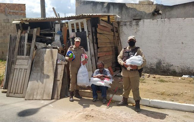 Vitória da Conquista: Idoso em situação vulnerável recebe auxílio da Patrulha Solidária