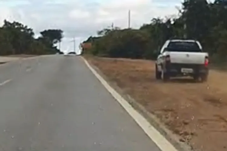 Vídeo: Condutor que fez zigue-zague na BR-430 deve se apresentar à polícia em Caetité