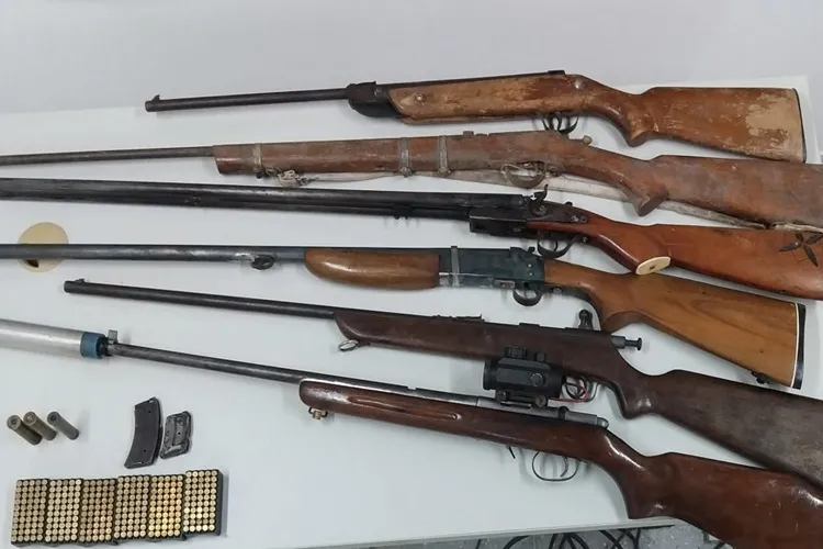 4ª CIPM resgata mulher vítima de cárcere privado e apreende armas em Macaúbas