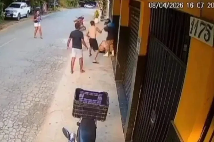 Homem ataca a ex com machado um dia após sair da cadeia e é morto por pedestre