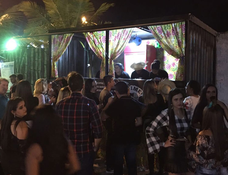 Hamburgueria Prime Delivery marca presença no Forró do Sítio Novo em Brumado