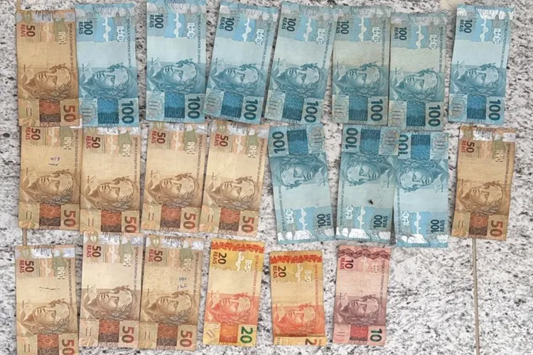 PRE conduz motorista por tentativa de suborno durante abordagem em Tanhaçu