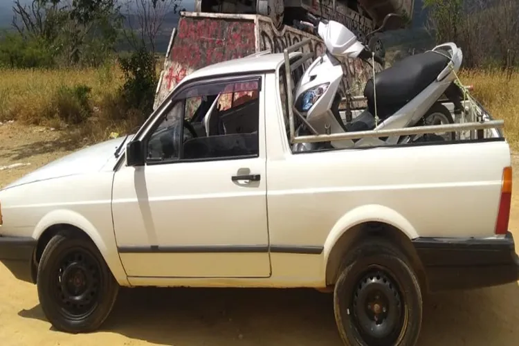 Brumadense faz apelo para encontrar veículo furtado na porta de sua casa