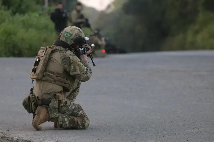 Policial federal e mais 4 homens morrem em confronto em operação em Salvador