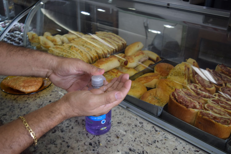 Brumado: Repartições públicas desobedecem lei estadual de fornecer álcool em gel a usuários