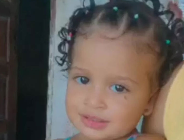 Feira de Santana: Mulher é presa suspeita de matar filha de um ano afogada em pia