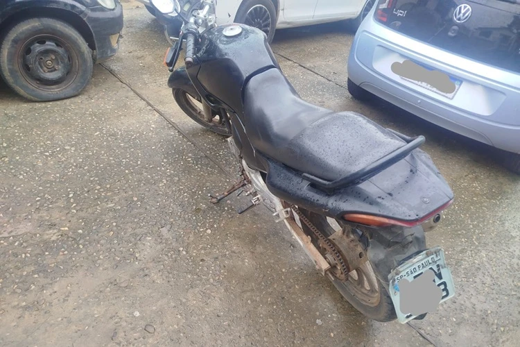 PM prende jovem com motocicleta adulterada em Brumado