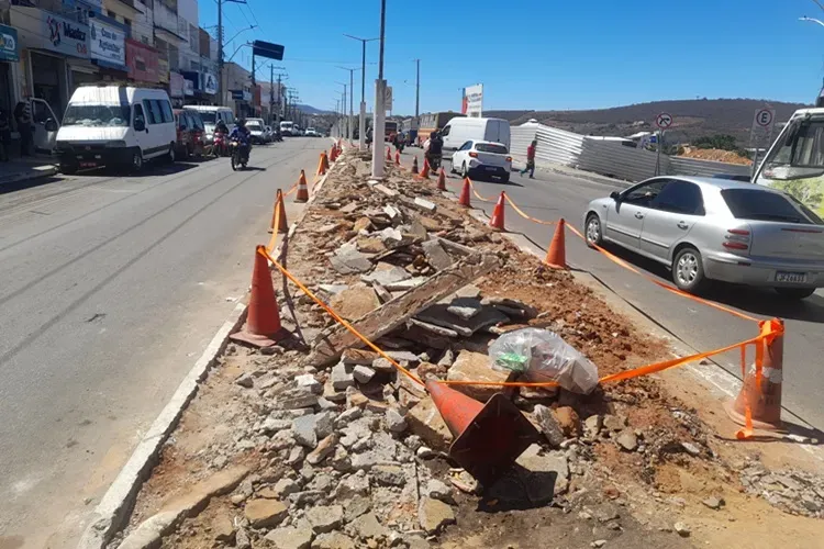 Obras dos 150 anos em Brumado: Prefeito pede paciência com o trânsito na Avenida Centenário