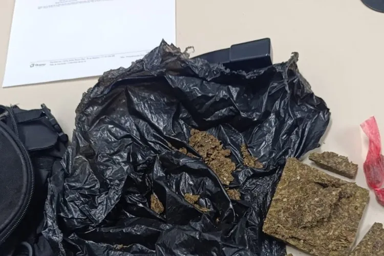 Indivíduo é preso com um tablete e duas buchas de maconha em Guanambi