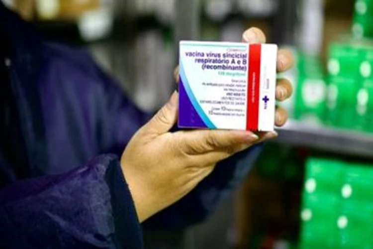 Vacina contra o vírus sincicial respiratório começa a ser distribuída