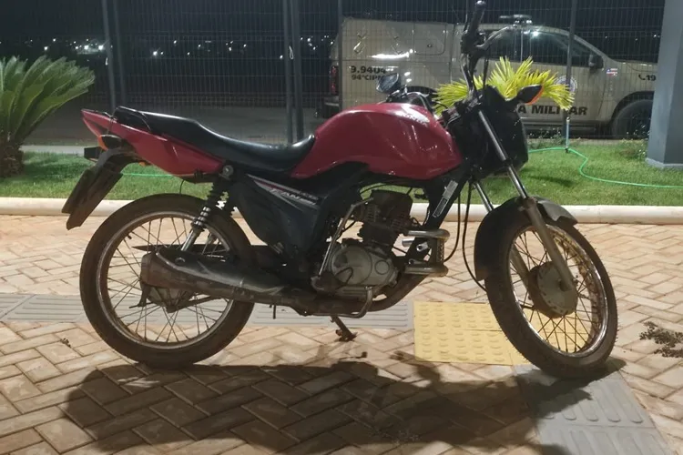 94ª CIPM localiza moto roubada abandonada às margens de rio em Caculé