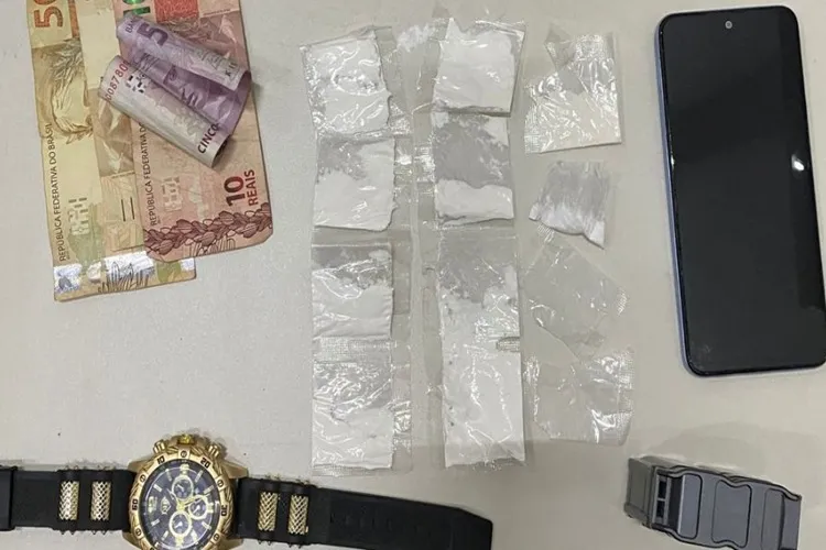 4ª CIPM prende indivíduo e apreende drogas durante ação em Macaúbas