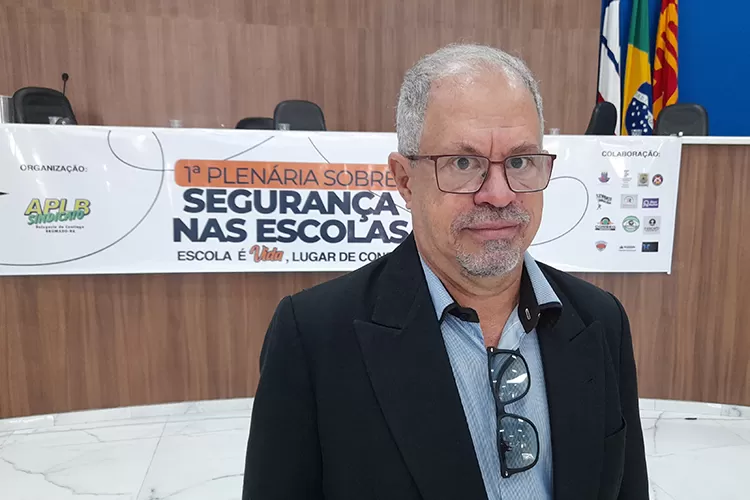 Gestor que não paga reajuste, não reconhece o valor do professor, pontua Ricardo Ferraz