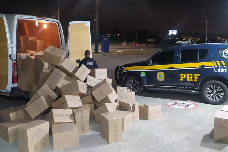 Van com cigarros sem nota fiscal é retida na BR-116 em Vitória da Conquista