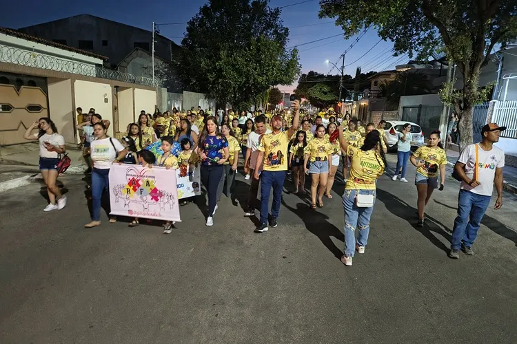 Caminhada celebra mês do autismo com avanços na inclusão em Brumado