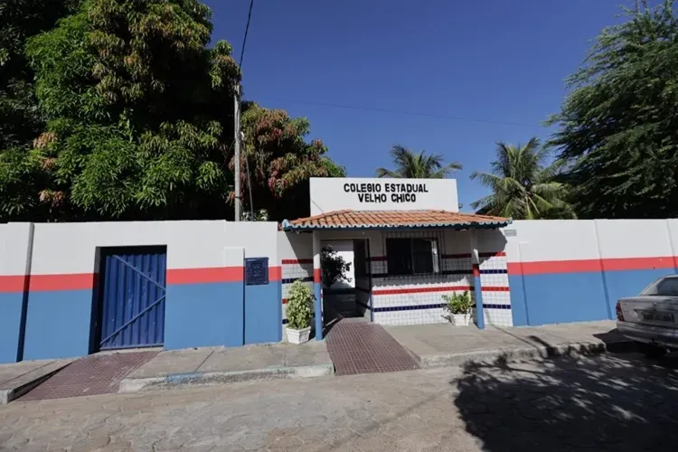 Colégio Estadual Velho Chico, em Carinhanha, afasta sete estudantes e professora por catapora