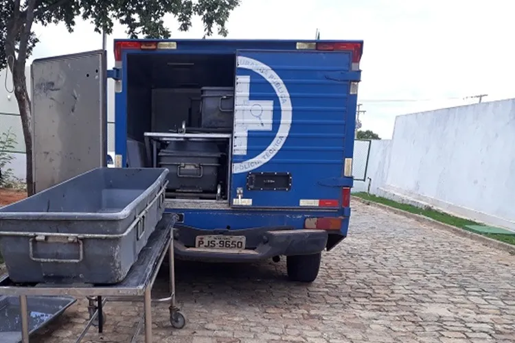 Sebastião Laranjeiras: Padrasto encontra adolescente morta em cozinha de residência