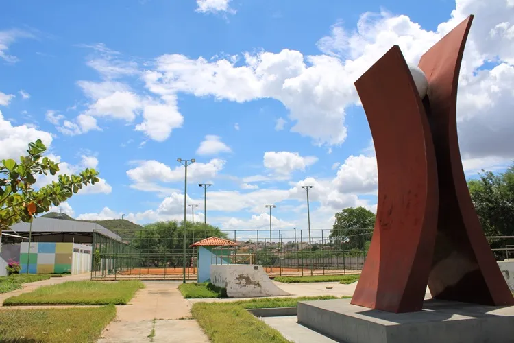 Prefeitura resgata Praça da Juventude abandonada há 16 anos em Macaúbas
