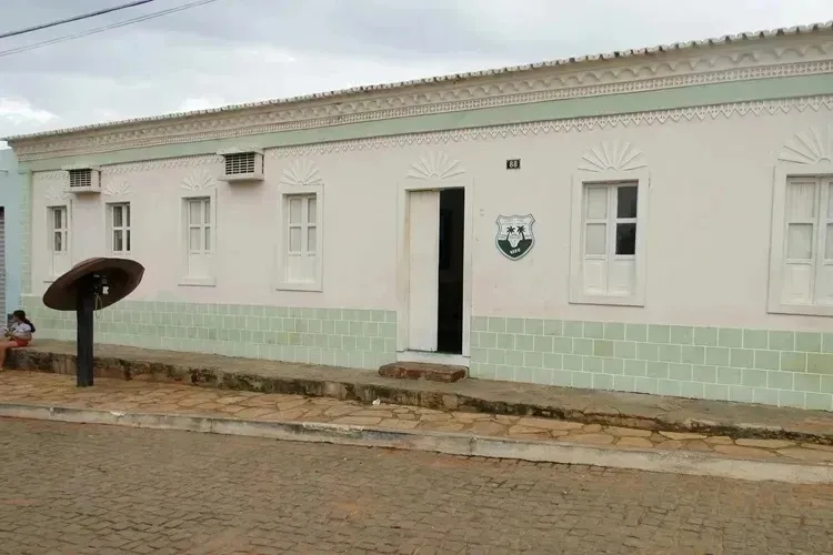 TCM suspende compra de kits escolares de R$ 785 mil em Lagoa Real