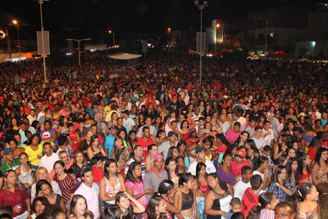 Fotos: São Pedro do Bairro Olhos D?água ? 3º dia