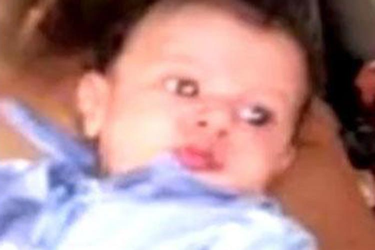 Bebê de dois meses morre após homem jogar gasolina e atear fogo durante festa no interior da Bahia