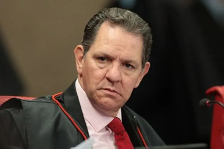 Ministro do STJ faz piada com 'agilidade' de baianos e governador reage