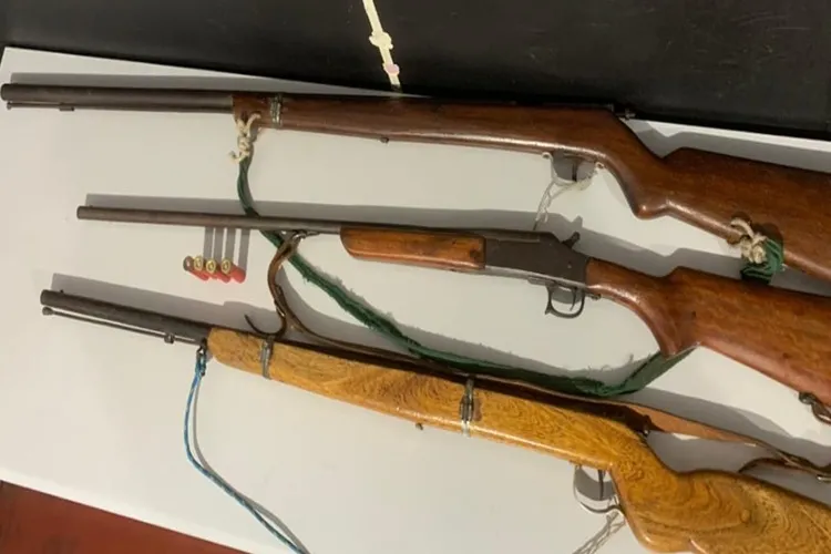 Homem é detido em Boquira com três espingardas sem registro e porte de arma