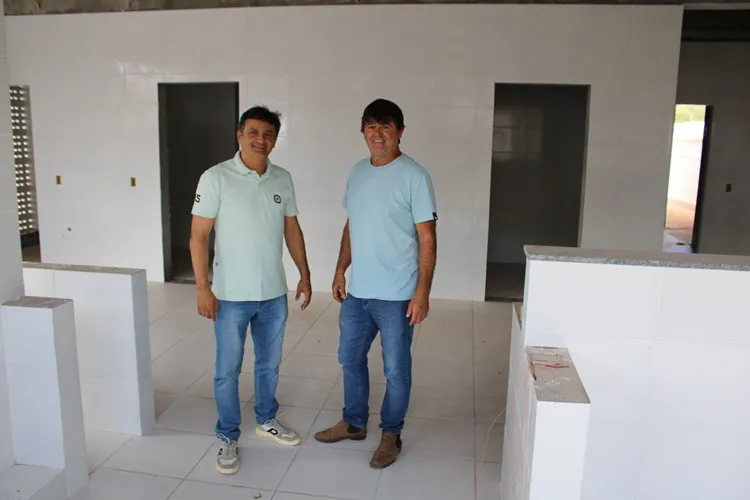 Prefeito e secretário vislumbram novo tempo da educação em Macaúbas