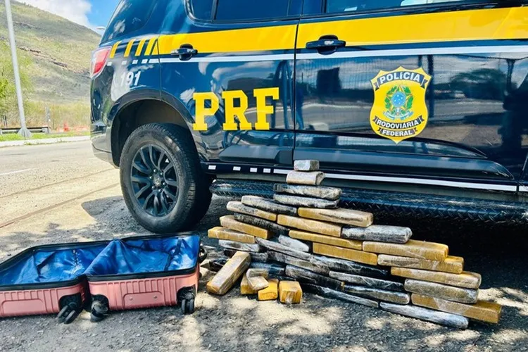 PRF apreende 33 kg de maconha em ônibus interestadual na BR-116 em Jequié 