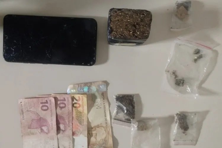 4ª CIPM detém indivíduo com drogas durante patrulhamento em Macaúbas