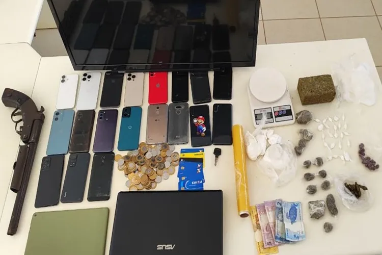 Quatro pessoas são presas pela 94ª CIPM com drogas e arma em Caetité