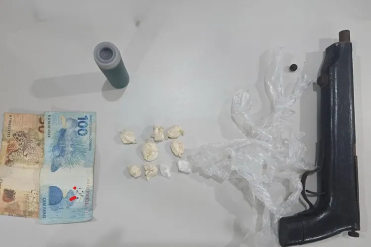 80ª CIPM prende indivíduo com arma e cocaína em Belo Campo