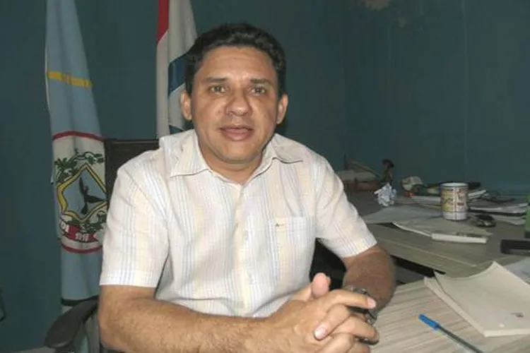TCM condena ex-prefeito de Urandi a devolver R$ 1,7 milhão por falhas em contratos