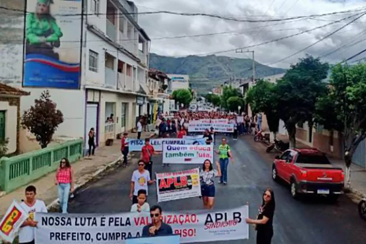 Professores de Livramento de Nossa Senhora, Rio de Contas e Jussiape unem forças em paralisação