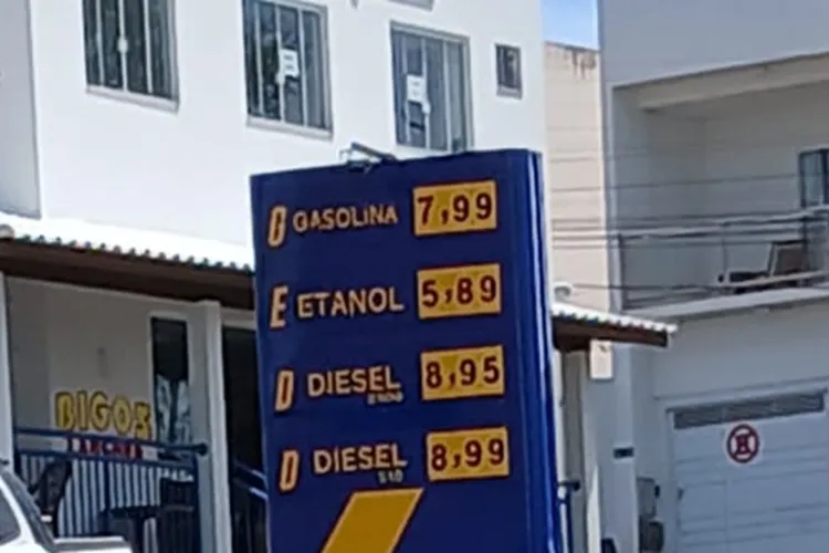 R$ 7,99: Macaúbas vende a gasolina mais cara da região
