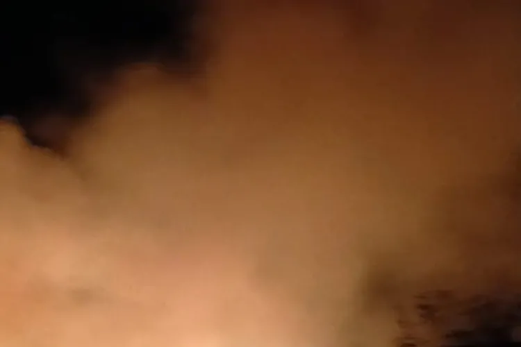 Incêndio de grandes proporções atinge comunidade rural em Macaúbas