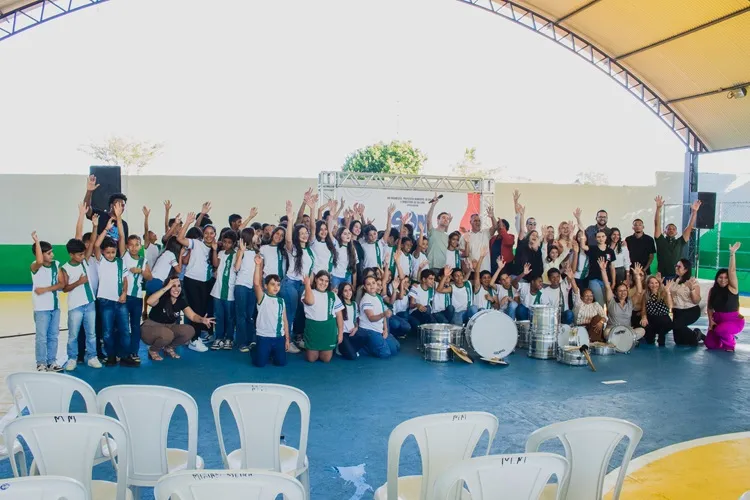 Projeto leva educação musical gratuita a mais de 60 crianças e adolescentes em Brumado