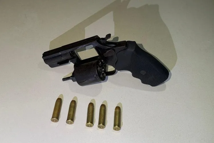 Bom Jesus da Lapa: Homem é abordado na rua e acaba preso por arma em casa