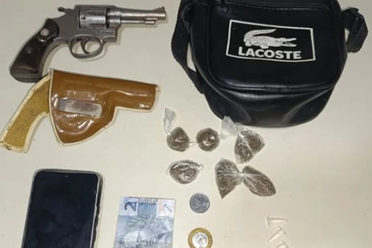 Homem é preso com arma e drogas em Bom Jesus da Lapa