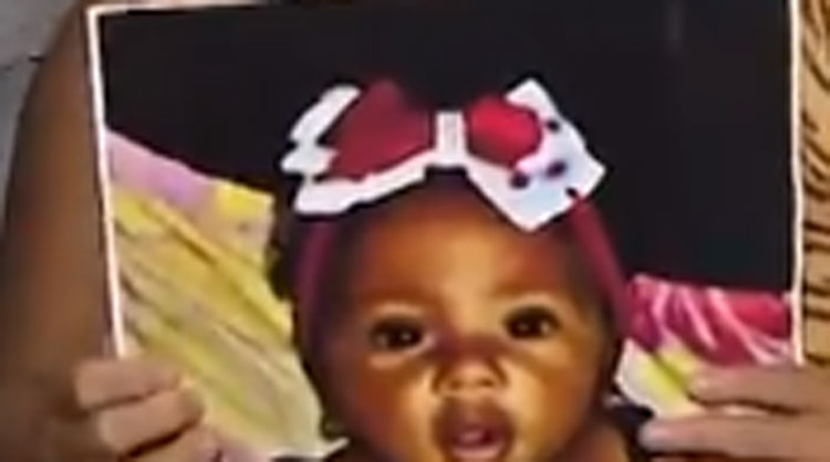 Morre bebê atingido por bomba de gás lançada por policiais militares em Salvador