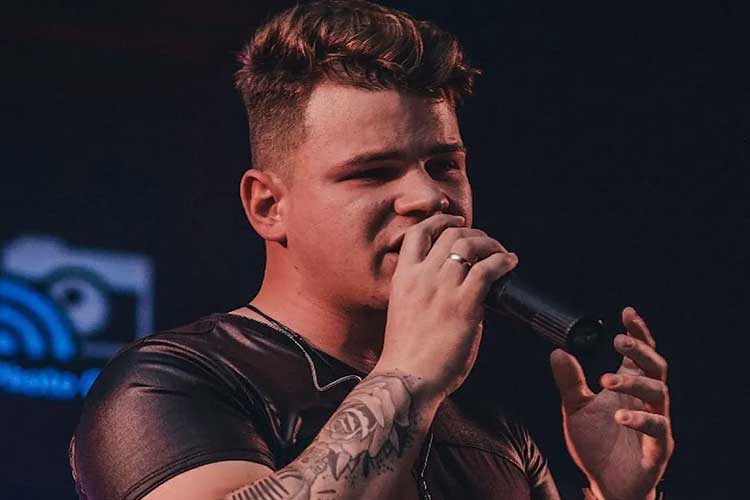 Cantor morre depois de ter carro atingido por homem em fuga no Rio Grande do Sul