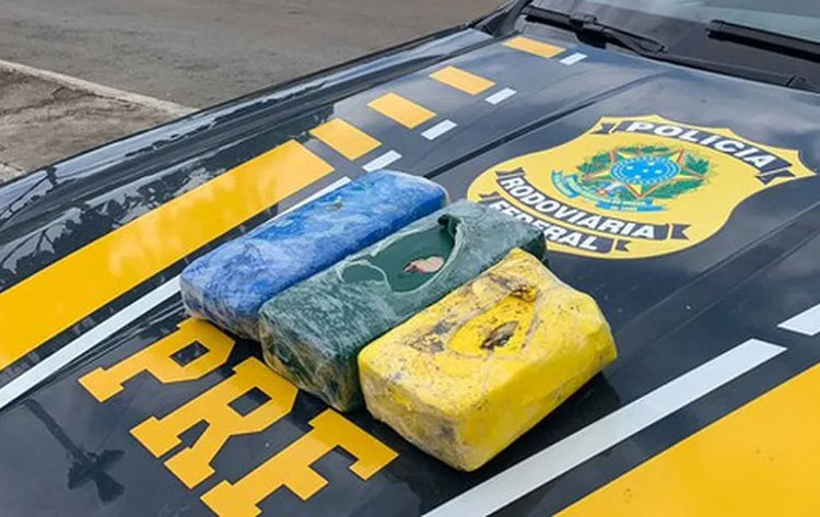 PRF apreende pasta base de cocaína em ônibus na Chapada Diamantina