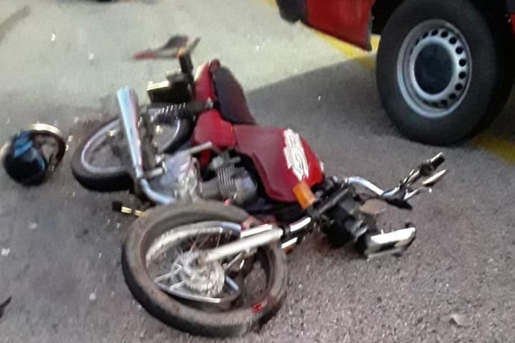 Jussiape: Acidente é registrado entre carro e moto na BA-148