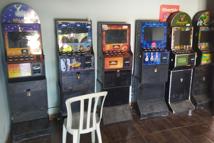 Polícia Militar apreende 12 máquinas de caça-níqueis em Guanambi