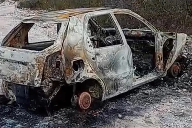 Veículo roubado em Ituaçu é encontrado na zona rural de Ibicoara carbonizado