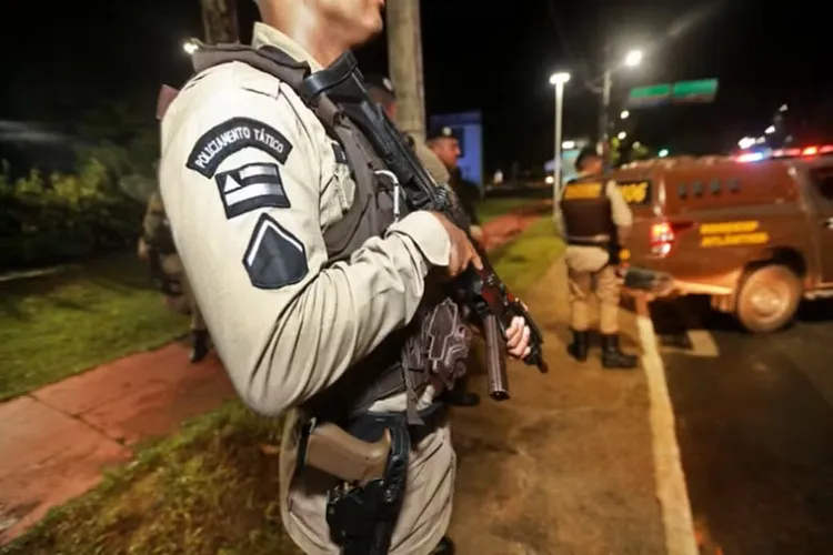 Homem é preso suspeito de mostrar pênis para crianças de 10 e 13 anos em Feira de Santana