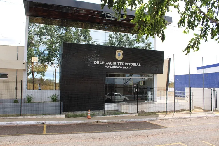Homem possessivo que proibia mulher de ver as filhas é preso em Macaúbas