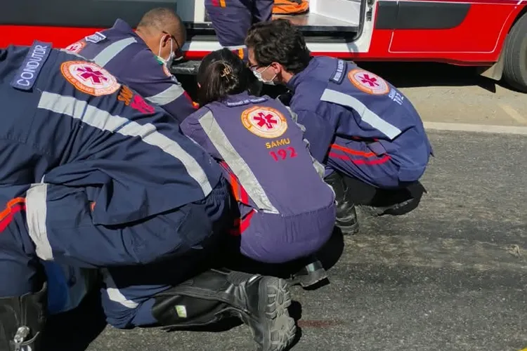 Motociclista sem documentos é intubado após grave acidente na BR-122 em Guanambi